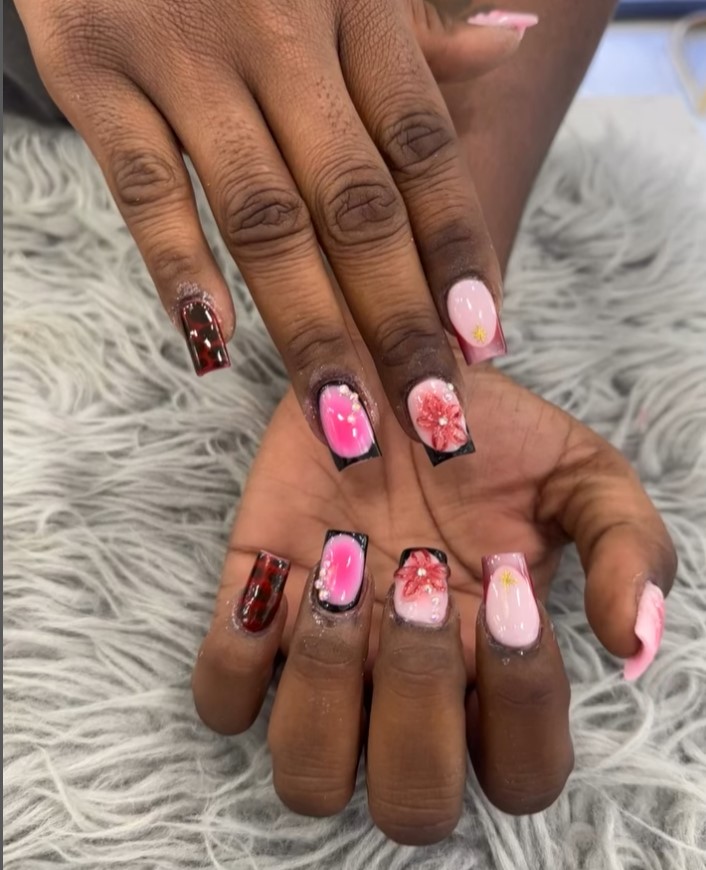 The Charleston Nail Spa logo